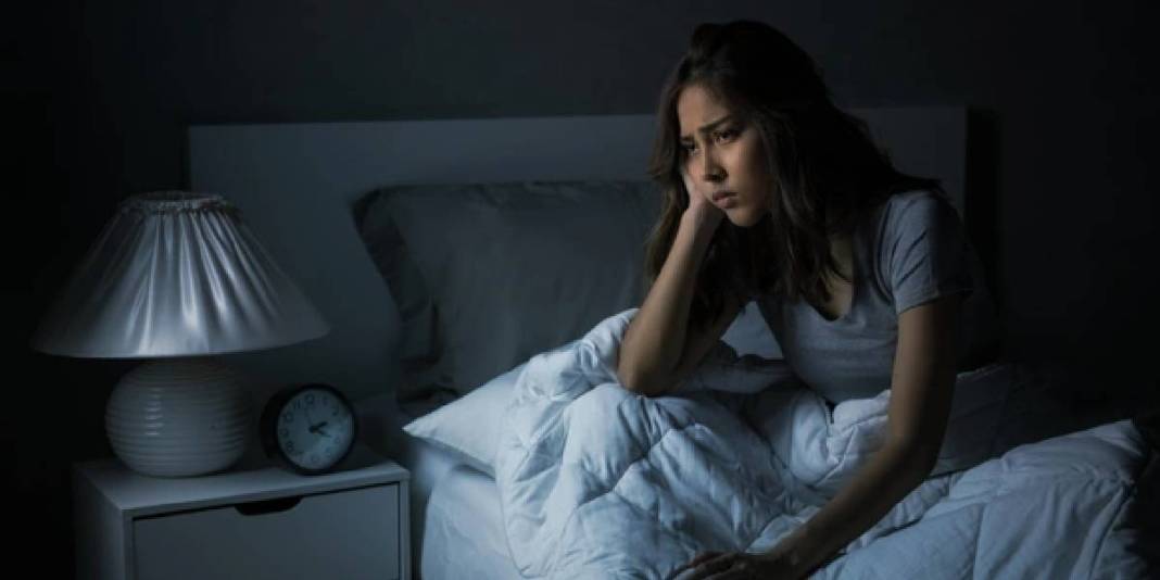 Yatakta telefon, uykuda kabus! Uyku öncesi telefon mesaisi yapanlar dikkat: O soruna davetiye çıkarıyor 6